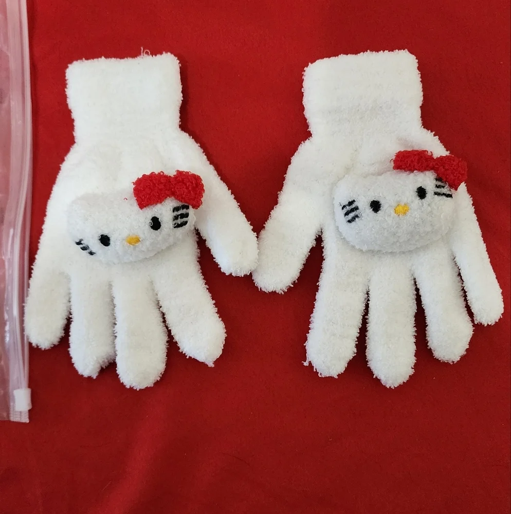 Hello kitty gloves